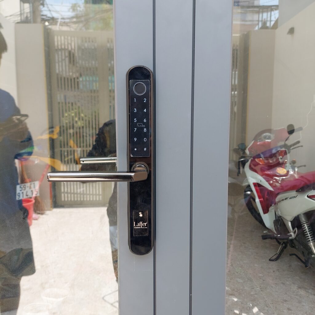 khóa vân tay cửa nhôm Chính Hãng