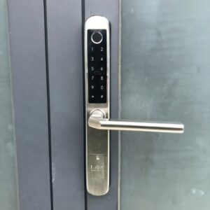 LẮP KHÓA ĐIỆN TỬ CHO CỬA NHÔM XINGFA