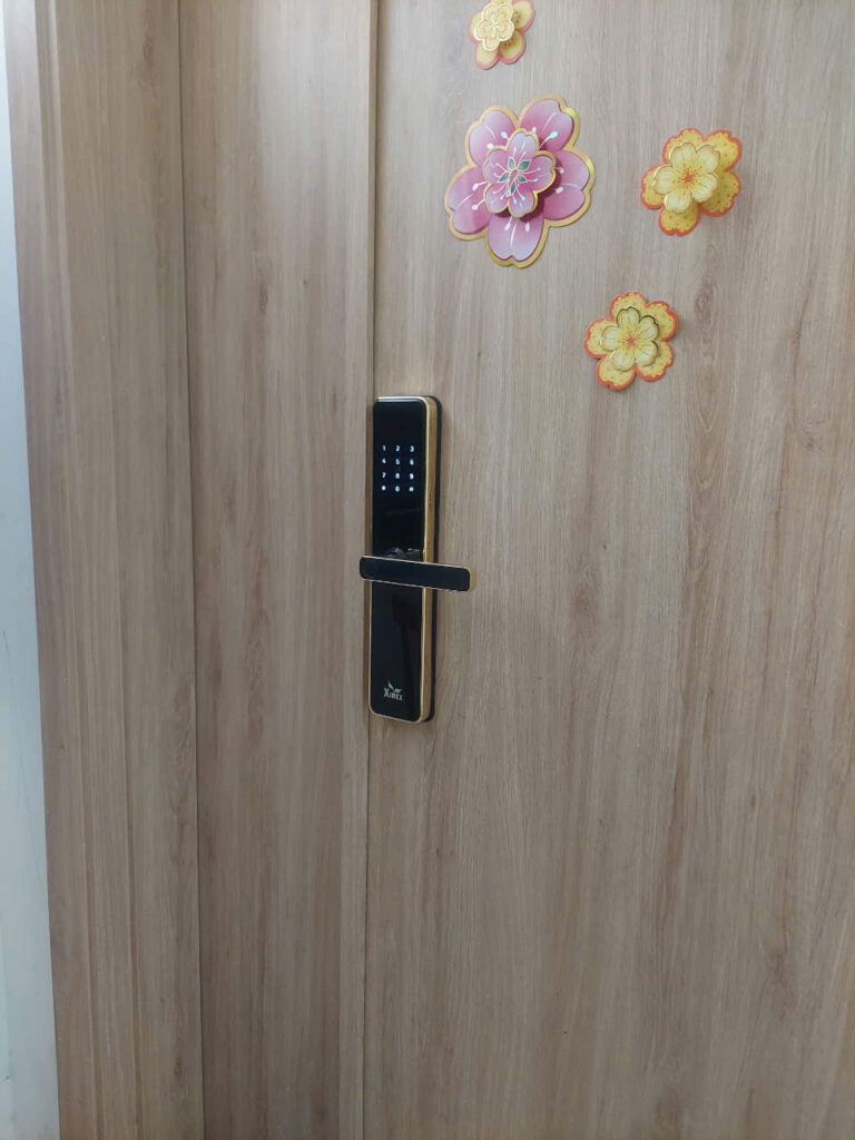 Lắp Khóa Vân Tay Cho Cửa Gỗ